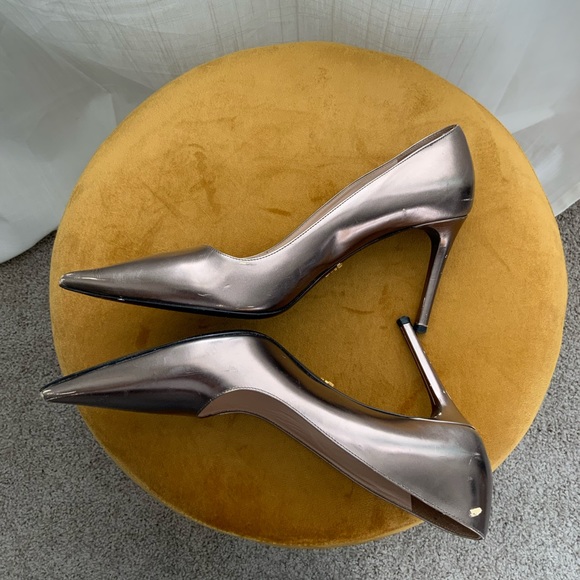 Authentic Prada Metallic Pewter Pointed Toe Pumps Size 39.5 - Picture 5 of 9